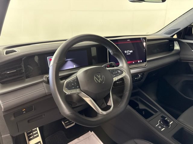 Used 2025 Volkswagen Tiguan SE R-Line AWD/4WD image 16