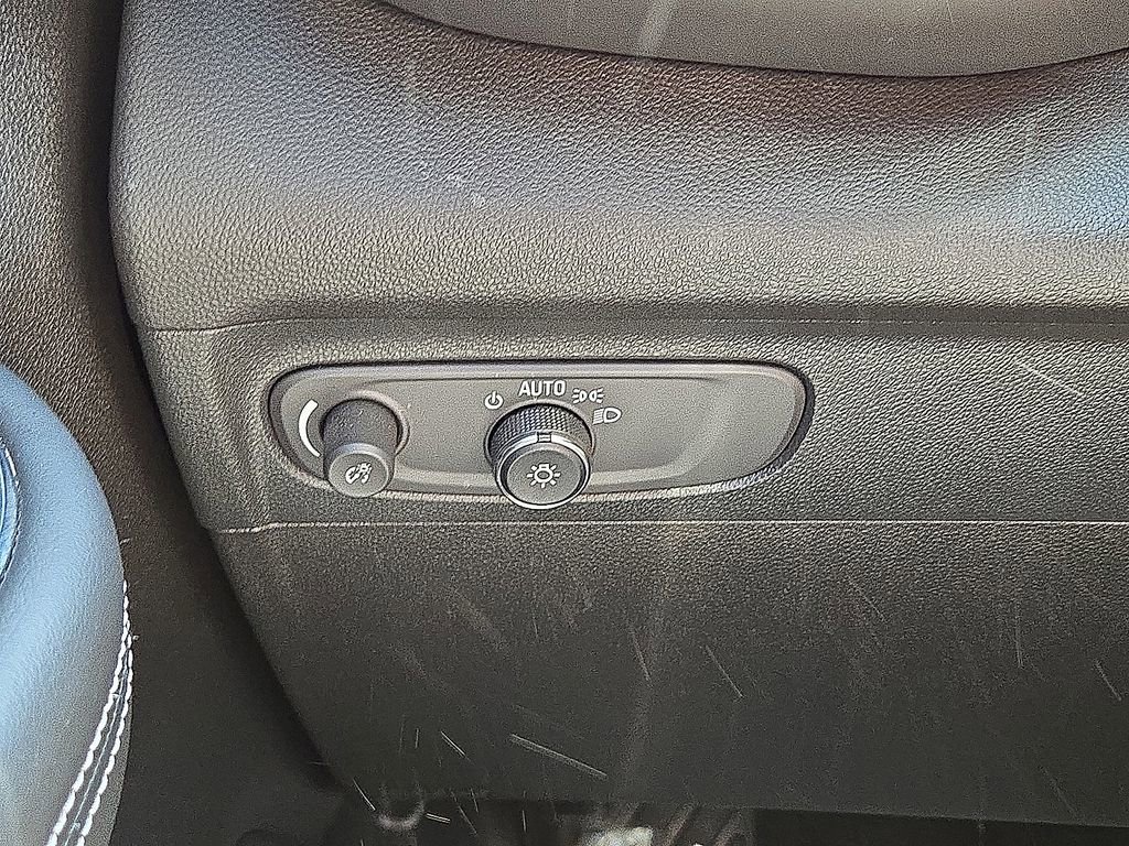 Used 2023 Buick Envision Preferred AWD/4WD image 25