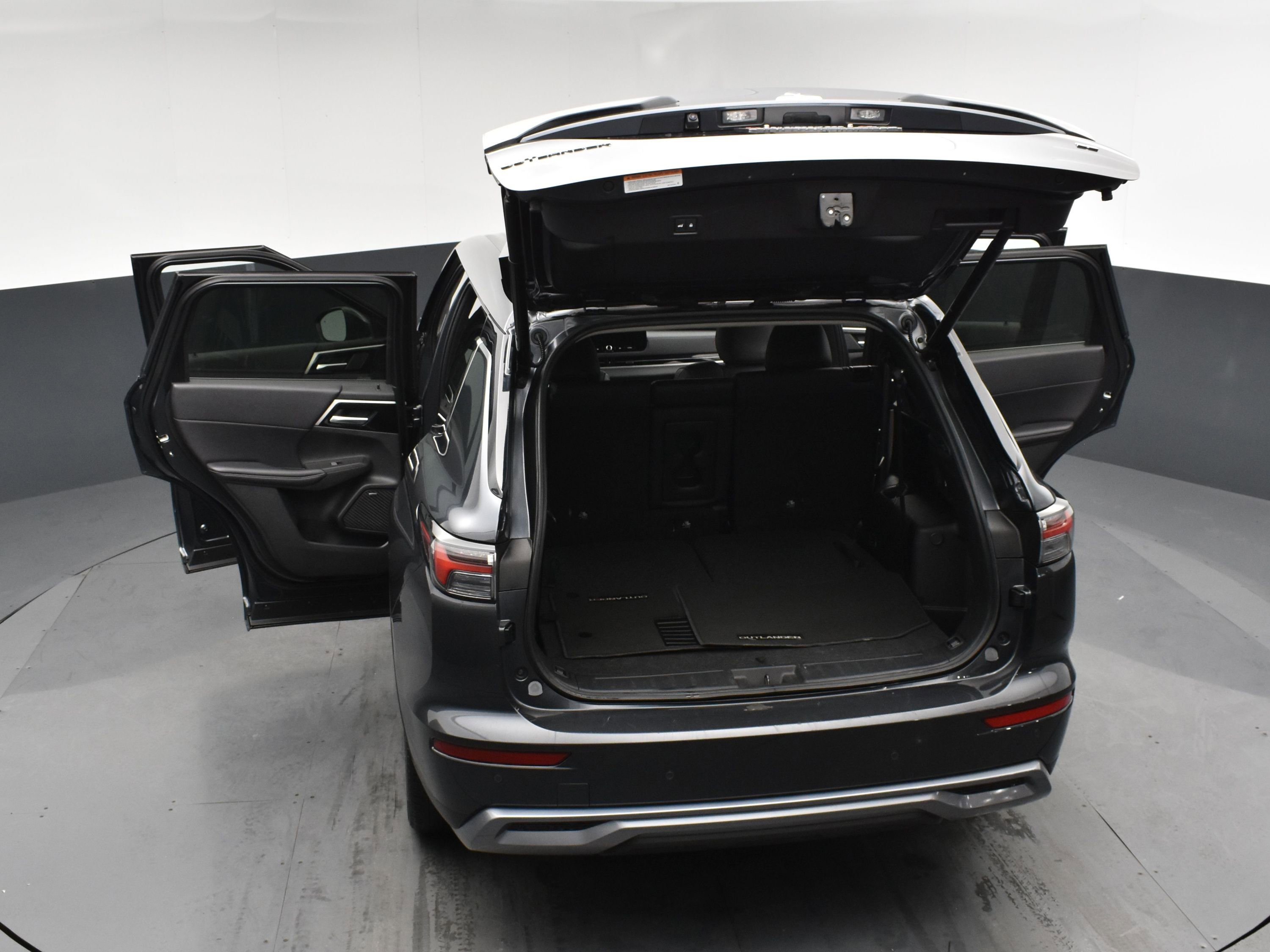 Used 2025 Mitsubishi Outlander AWD image 23