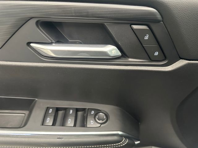 Used 2025 GMC Acadia Elevation image 23