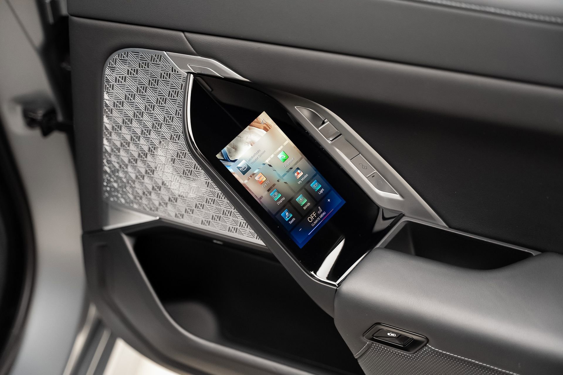 Used 2023 BMW 760i xDrive w/ Executive Package image 73