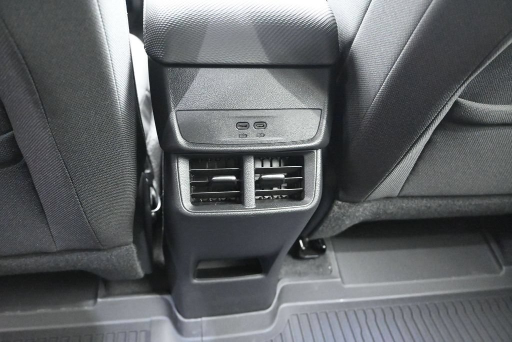 New 2026 Chevrolet Equinox LT w/ Safety and Technology Package FWD image 18