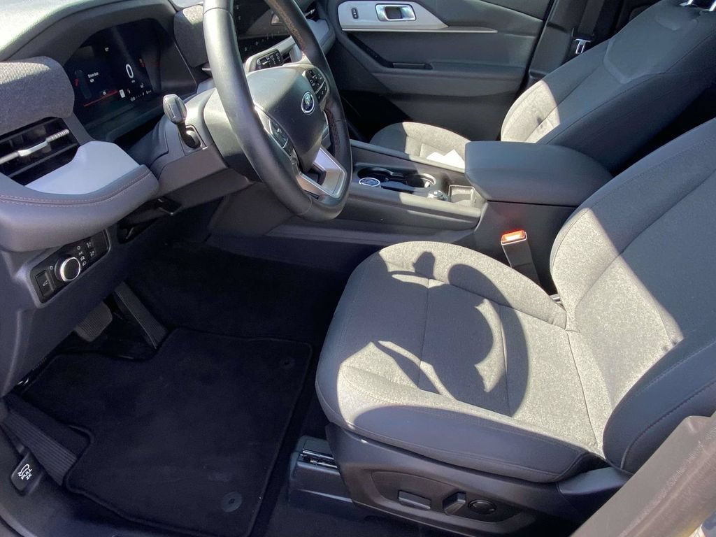Used 2025 Ford Explorer Active RWD image 13