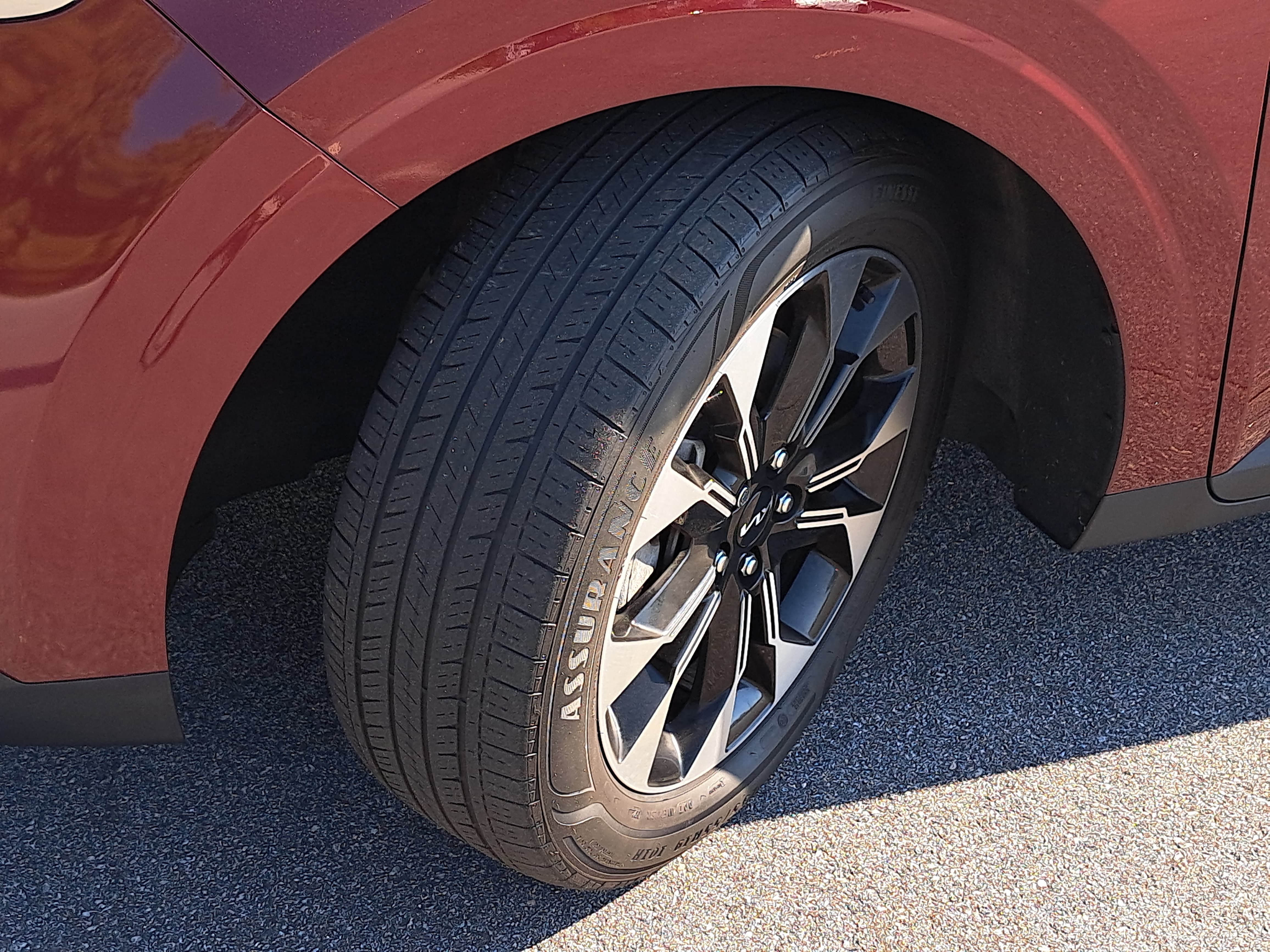 Used 2024 Kia Carnival EX FWD image 34