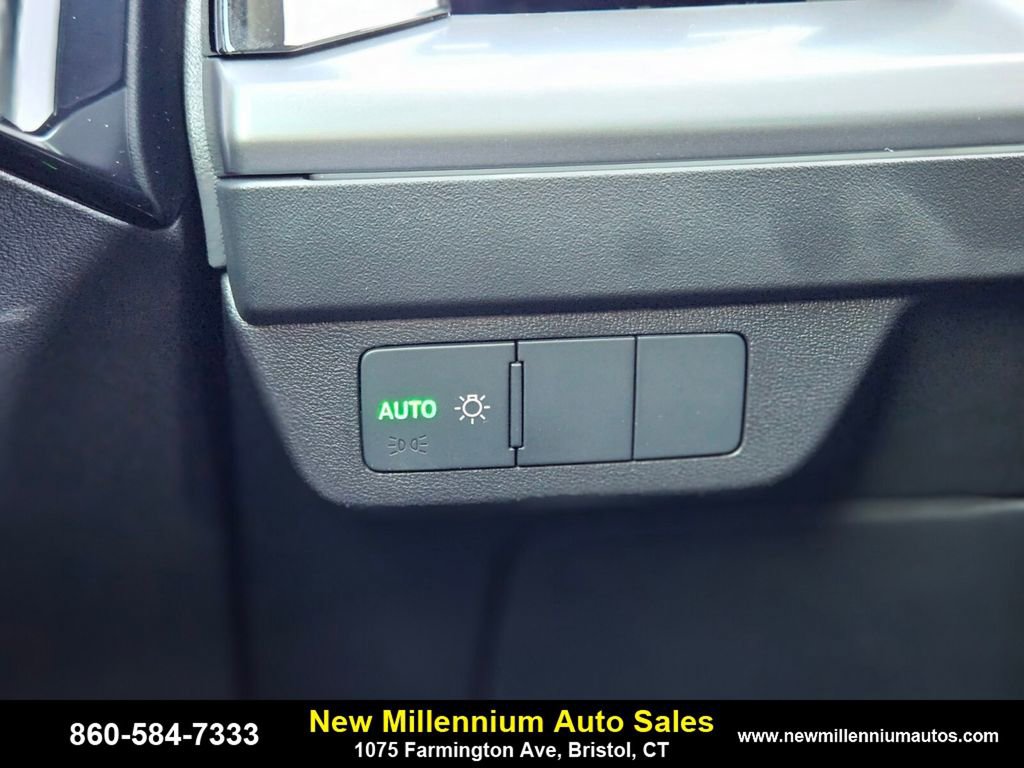 Used 2025 Audi Q4 e-tron Premium w/ Convenience Package image 25