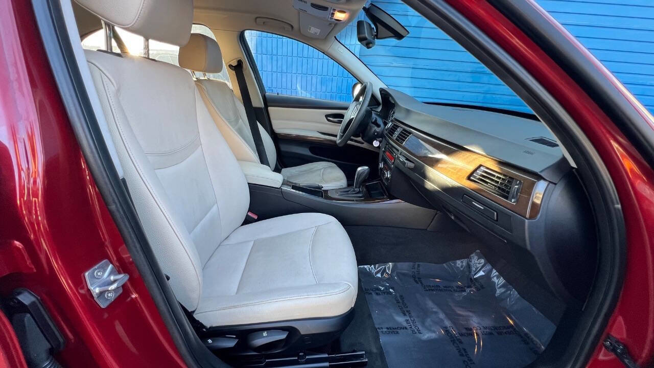 Used 2011 BMW 328i xDrive Sedan image 14