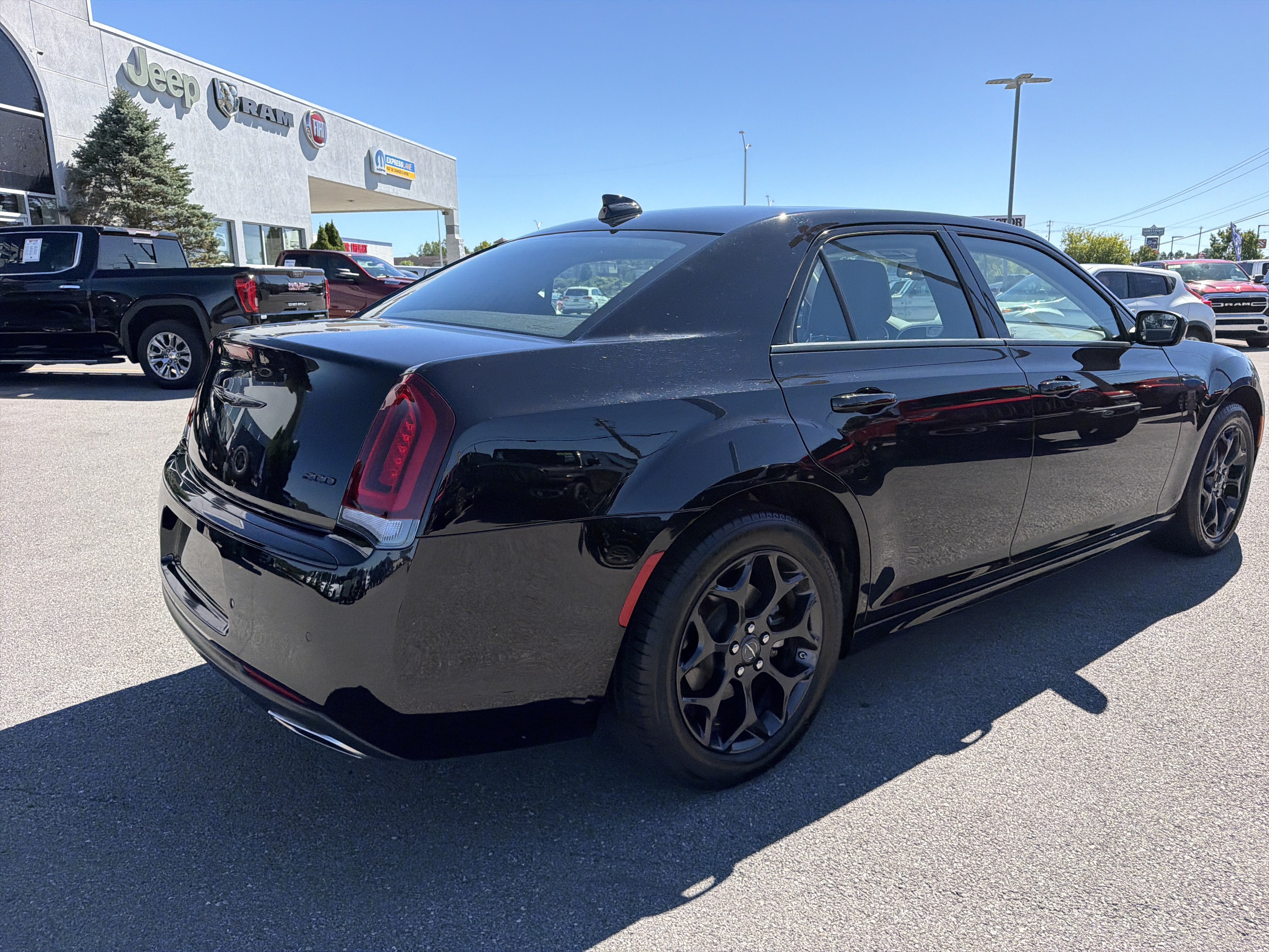 Used 2023 Chrysler 300 Touring L w/ Popular Equipment Group AWD/4WD image 6