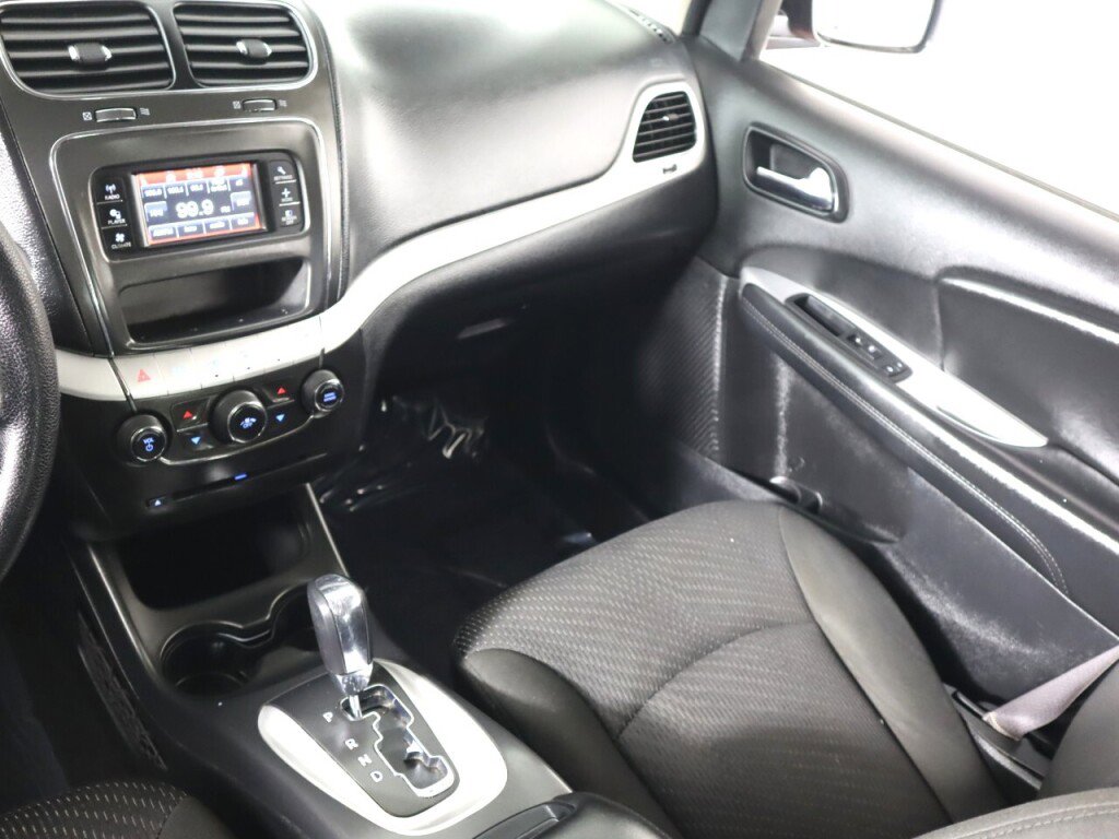 Used 2019 Dodge Journey SE image 27