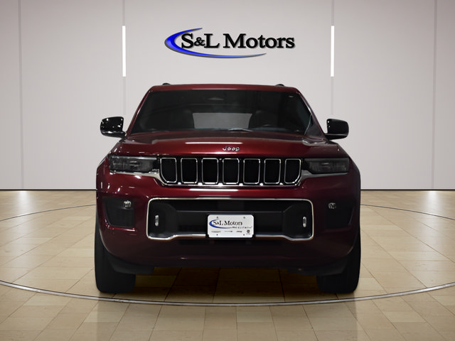 Used 2022 Jeep Grand Cherokee Overland w/ Luxury Tech Group IV AWD/4WD image 2