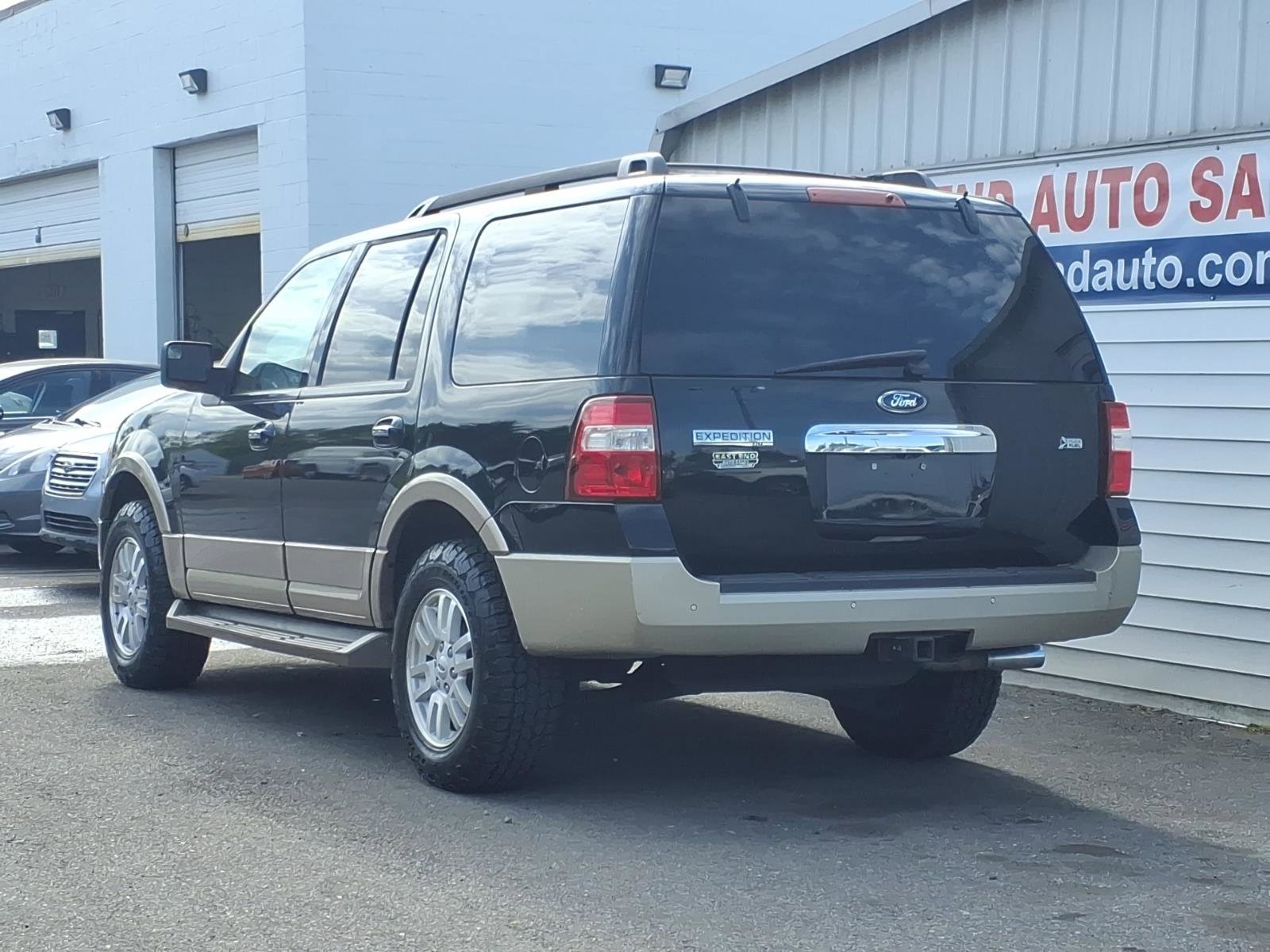 Used 2012 Ford Expedition XLT image 3