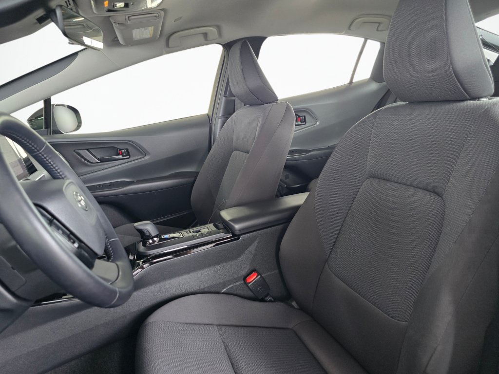 Used 2024 Toyota Prius LE FWD image 18