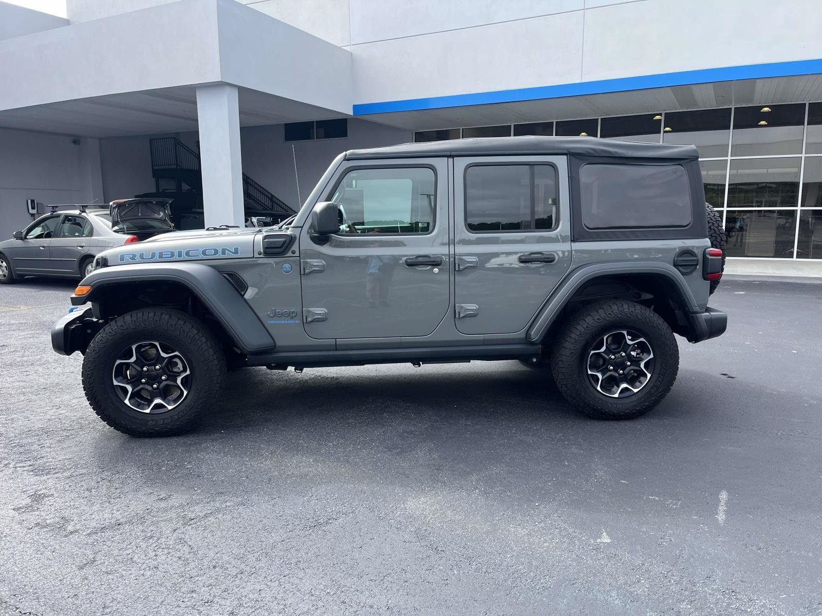 Used 2023 Jeep Wrangler Unlimited Rubicon 4xe w/ Cold Weather Group AWD/4WD image 6
