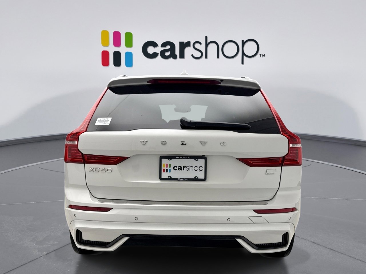 Used 2023 Volvo XC60 T8 Ultimate w/ Climate Package image 4