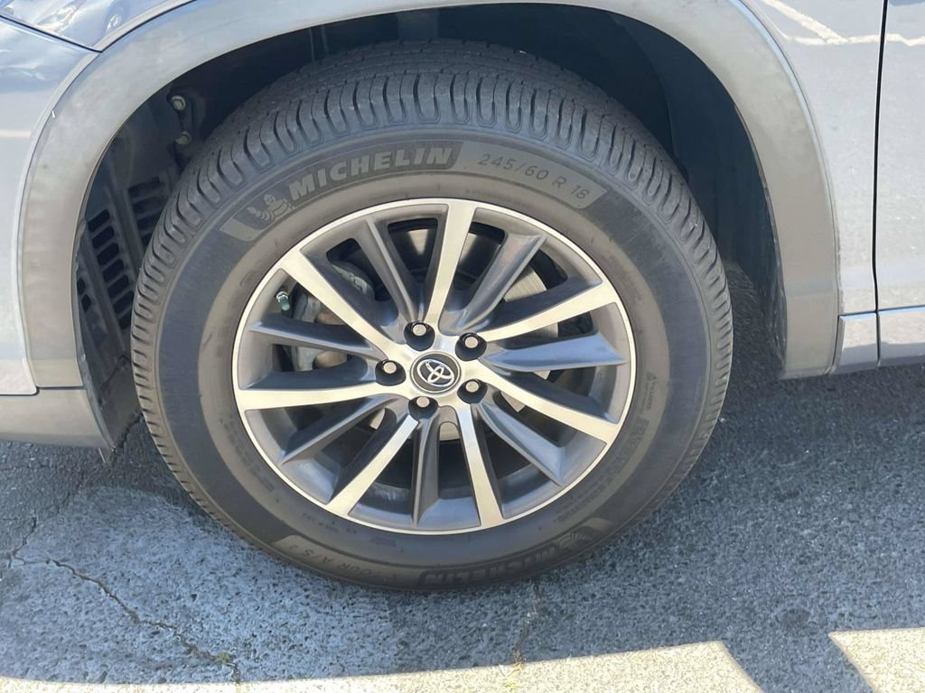 Used 2017 Toyota Highlander XLE FWD image 11
