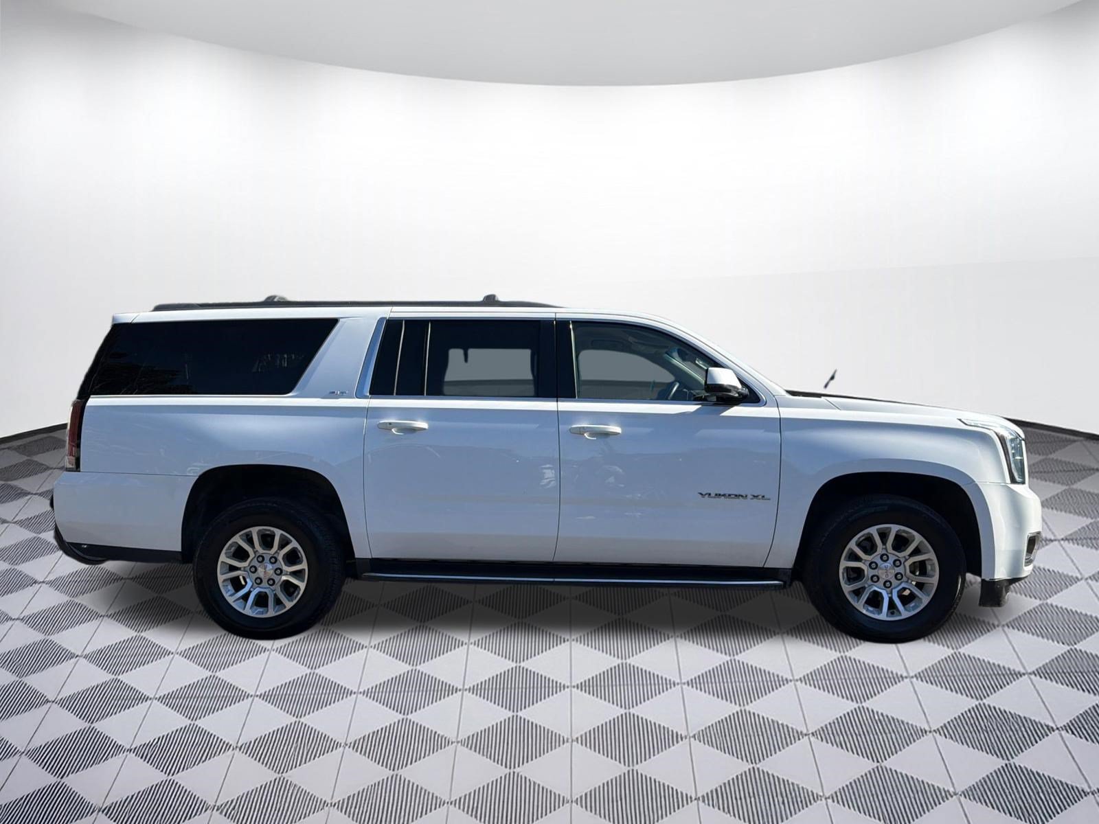 Used 2018 GMC Yukon XL SLT AWD/4WD image 8