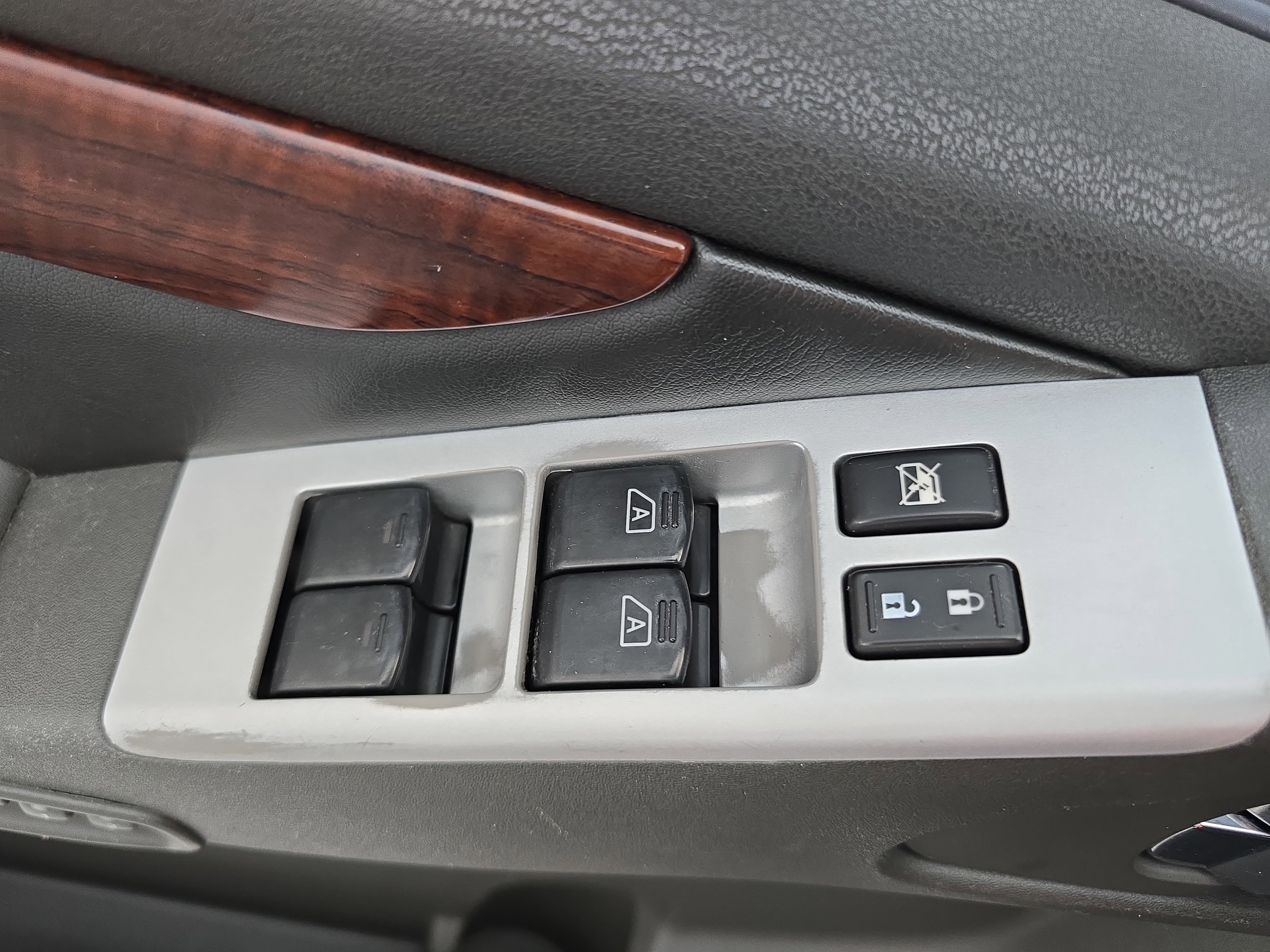 Used 2010 Nissan Pathfinder LE w/ Navigation Pkg AWD/4WD image 27