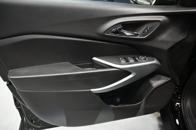 New 2026 Chevrolet Trax RS w/ Sunroof Package FWD image 26