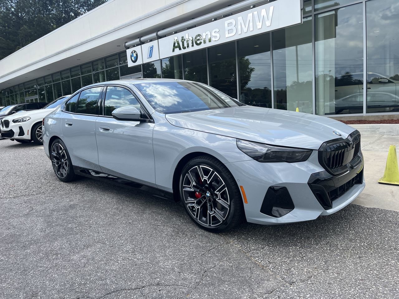 New 2026 BMW 530i xDrive w/ M Sport Package AWD/4WD image 2