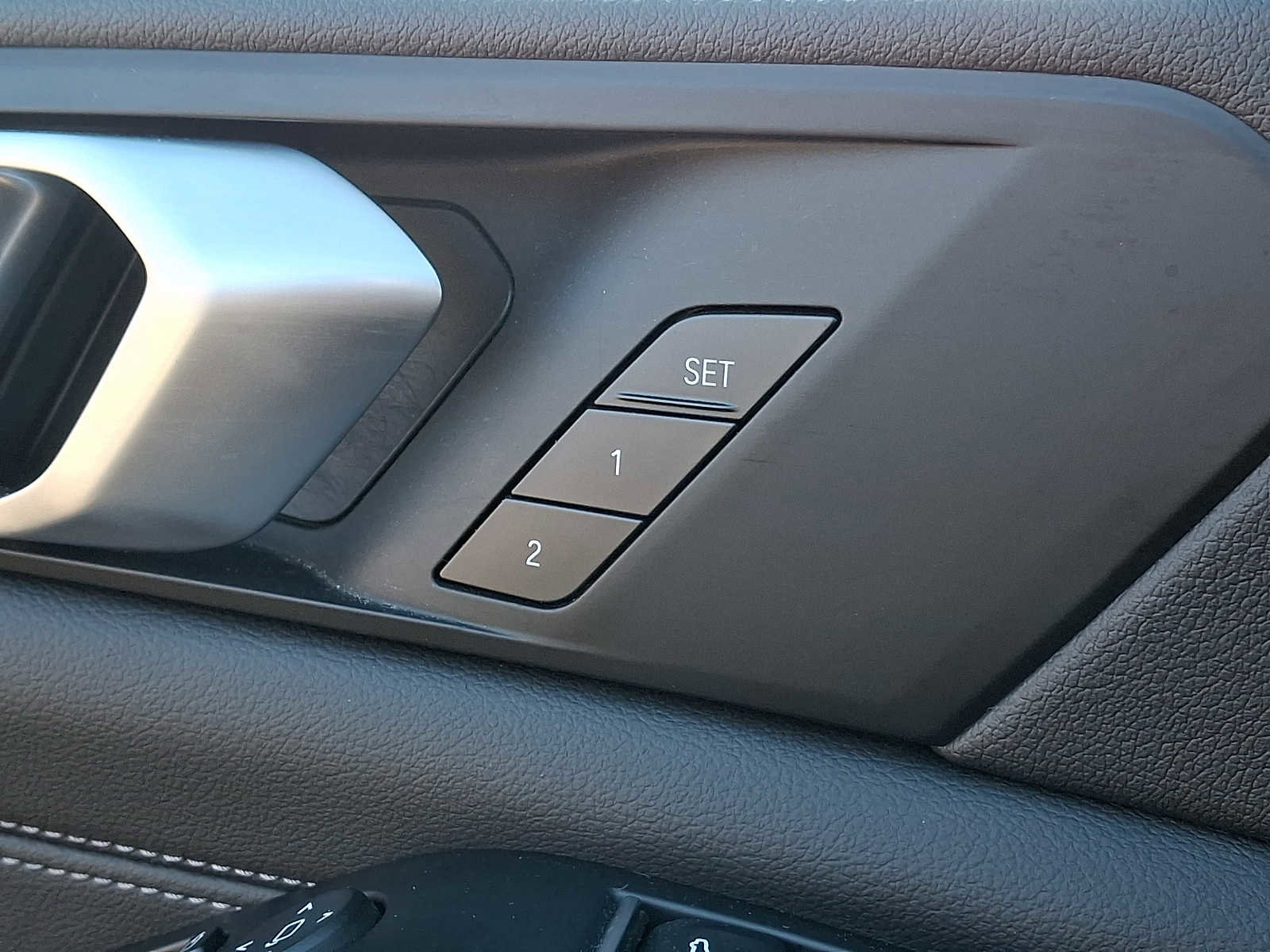 Used 2022 BMW X5 xDrive40i w/ M Sport Package image 26