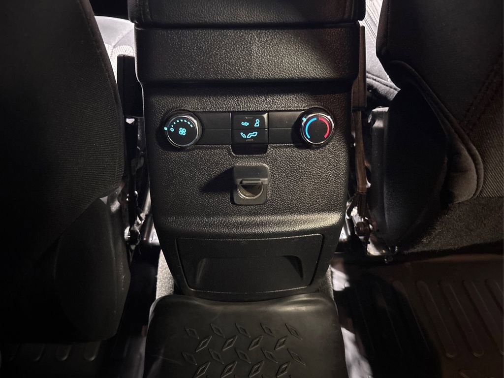 Used 2018 Ford Explorer XLT image 30