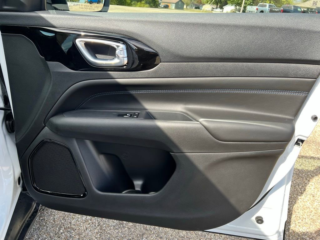 New 2026 Jeep Compass Latitude image 13