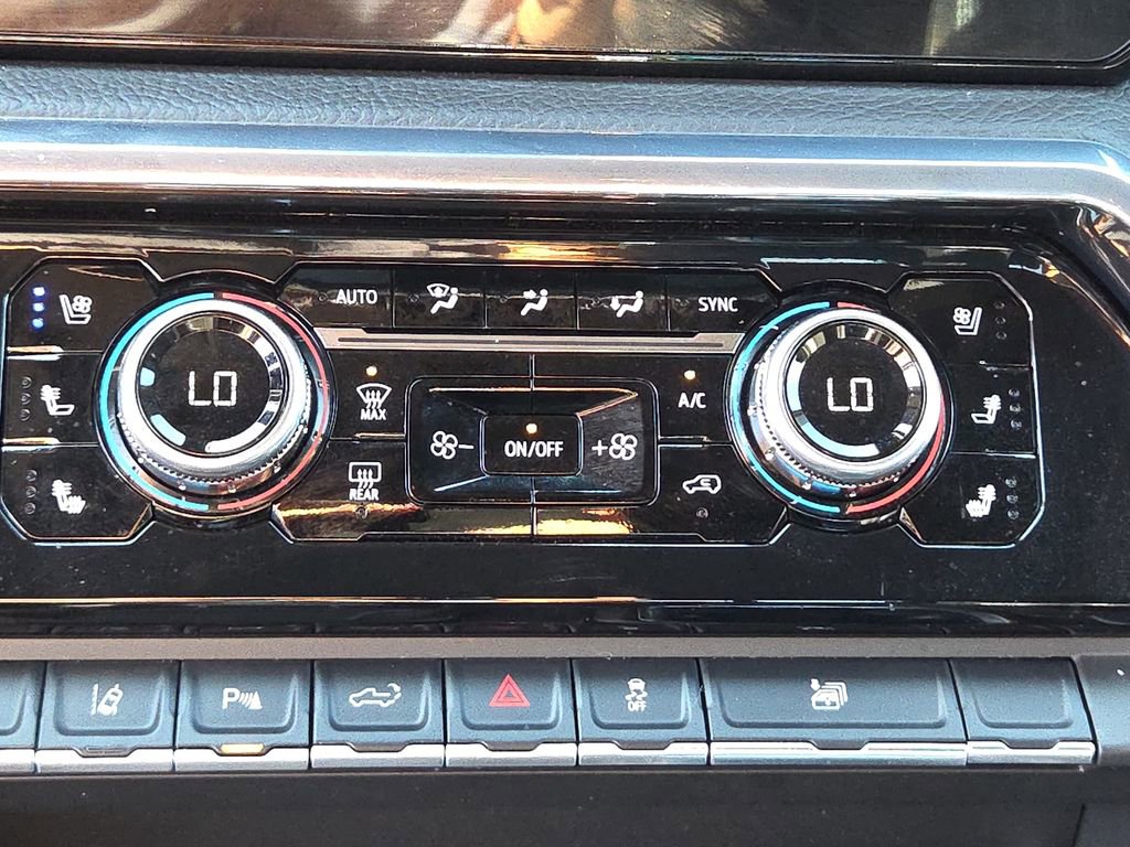 Used 2025 GMC Sierra 3500 Denali w/ Denali Reserve Package image 24