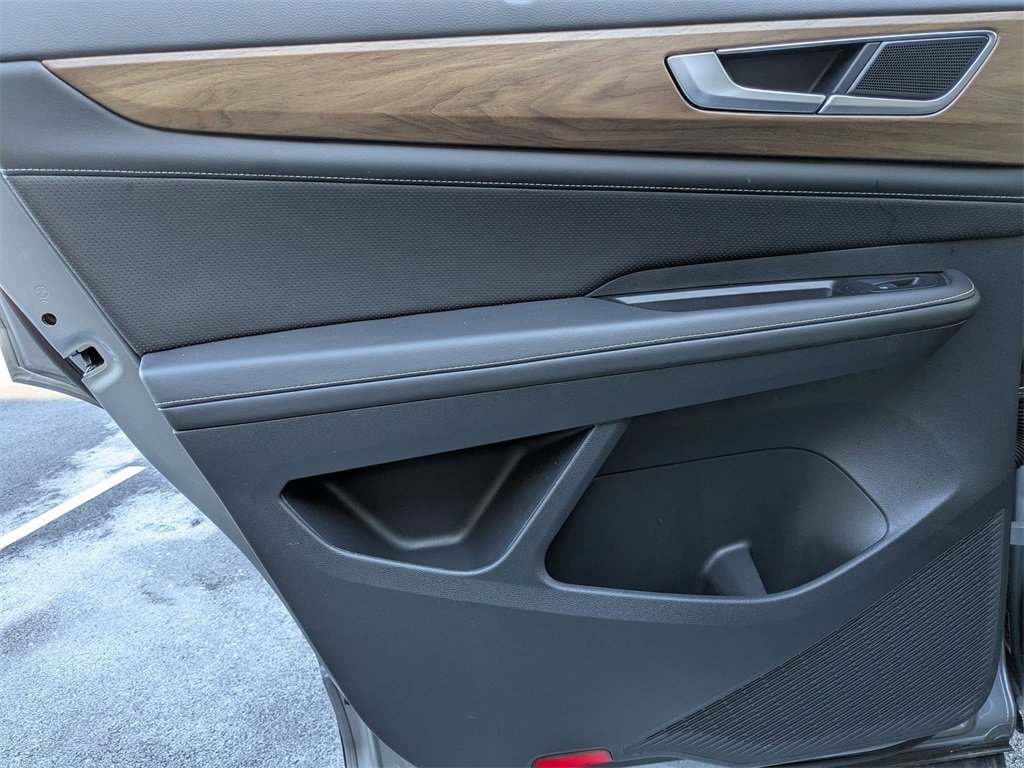 Used 2025 Volkswagen Atlas SE image 24