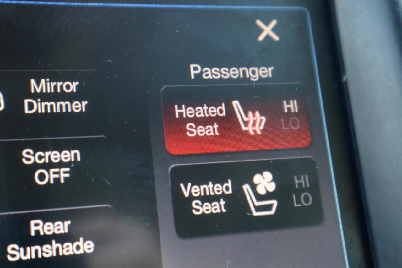 Used 2015 Chrysler 300 C w/ Light Group image 73