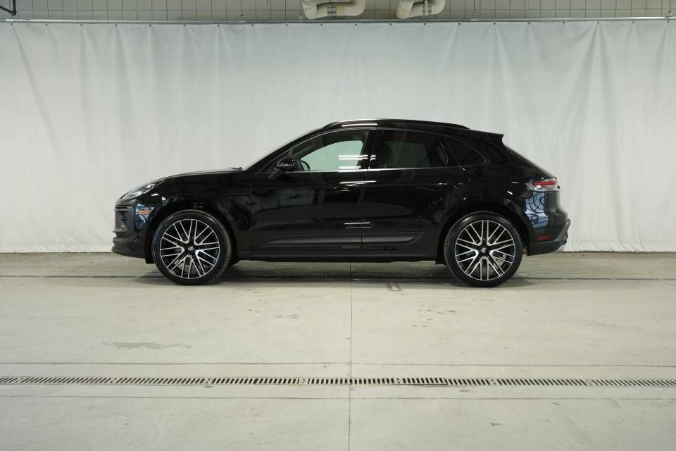 New 2026 Porsche Macan AWD/4WD image 3