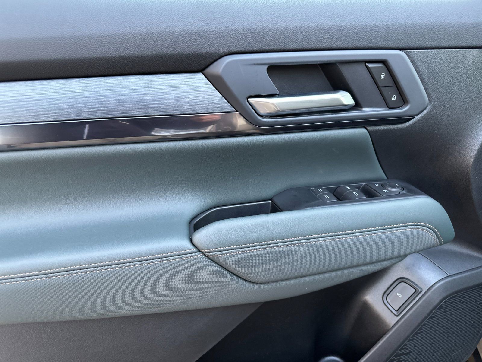 New 2026 GMC Terrain AT4 w/ Technology Package II AWD/4WD image 11