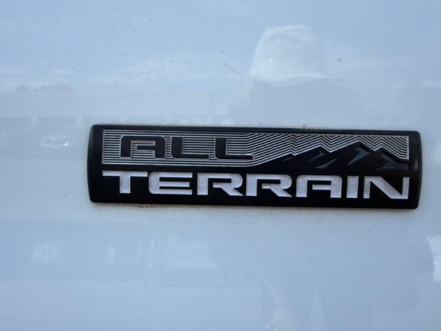 Used 2015 GMC Sierra 1500 SLE AWD/4WD image 9
