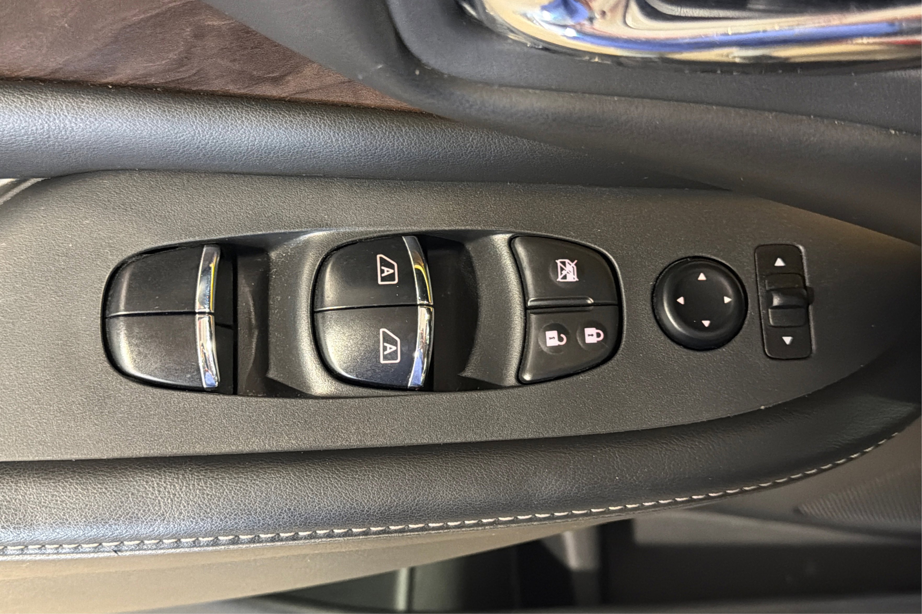 Used 2024 Nissan Murano SV AWD/4WD image 16