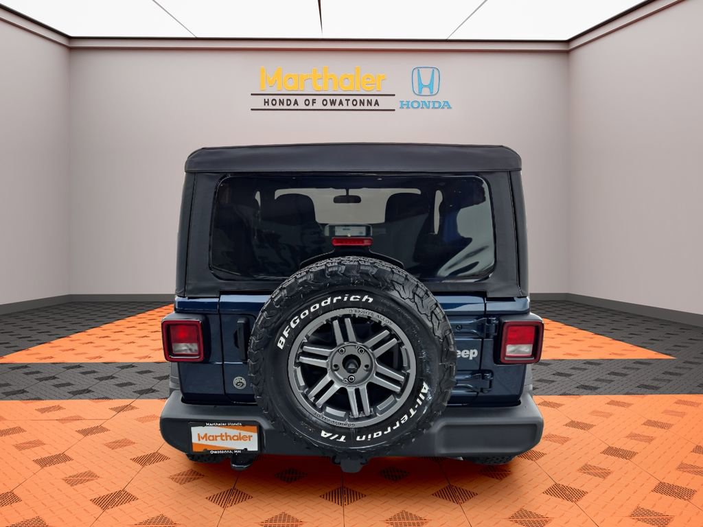 Used 2025 Jeep Wrangler Sport AWD/4WD image 4