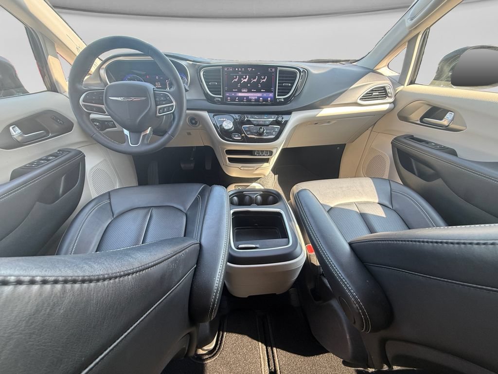 Used 2024 Chrysler Pacifica Touring-L FWD image 24