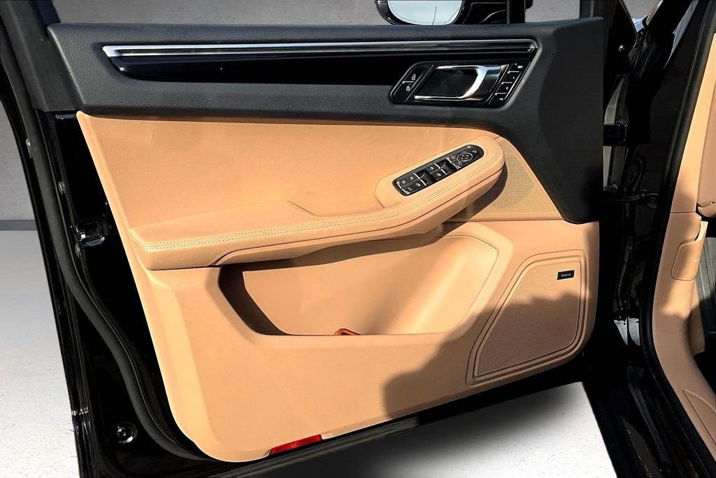 Used 2022 Porsche Macan AWD/4WD image 23