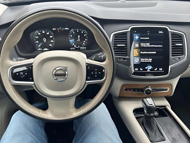 Used 2022 Volvo XC90 T5 Momentum w/ Climate Package image 14