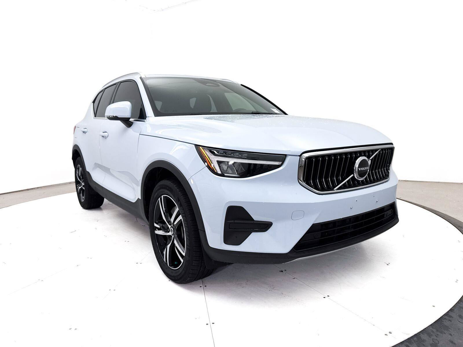 Used 2024 Volvo XC40 B5 Core AWD/4WD image 12