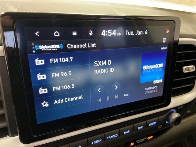 Used 2024 Hyundai Venue Limited image 25