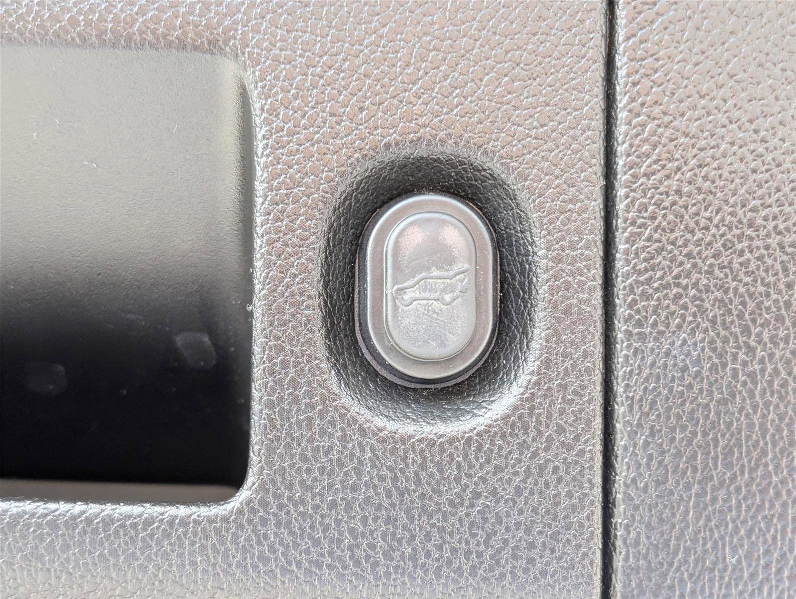 Used 2019 Cadillac Escalade Premium Luxury image 16