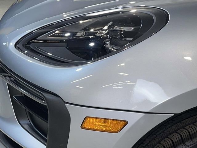 Certified 2025 Porsche Macan image 5