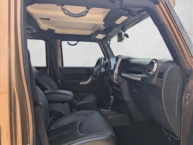 Used 2015 Jeep Wrangler Unlimited Sahara w/ Connectivity Group AWD/4WD image 18