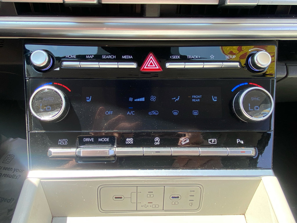 Used 2025 Hyundai Santa Fe SEL w/ Tow & Go Package image 17