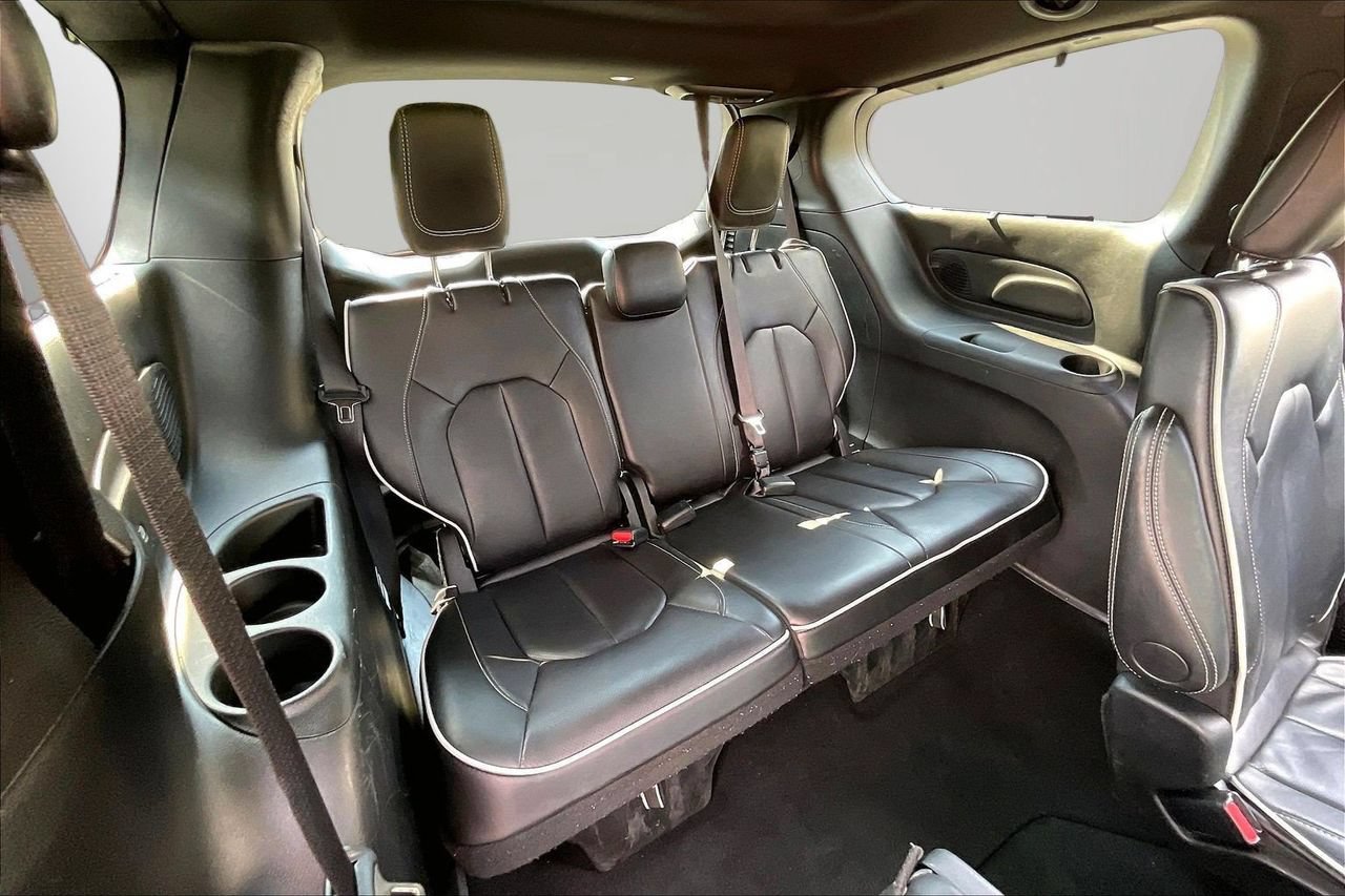 Used 2025 Chrysler Pacifica Limited FWD image 26