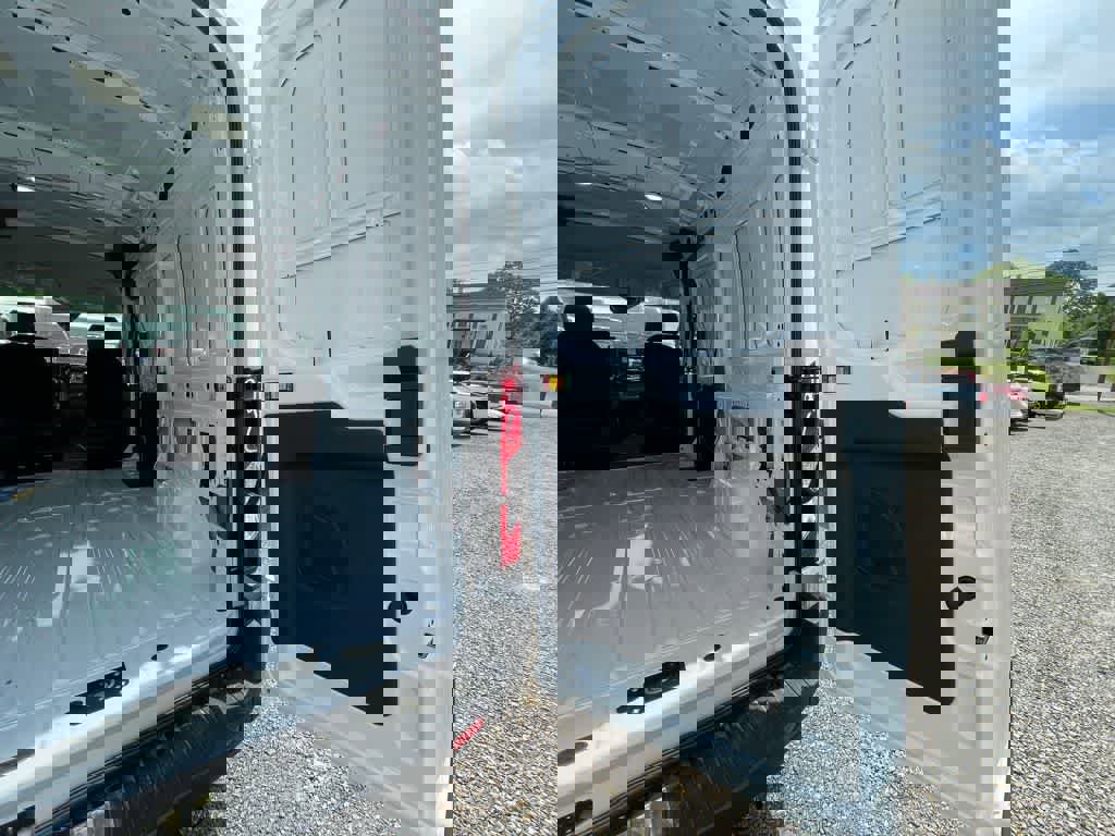 New 2025 Ford Transit 250 148 Medium Roof image 15