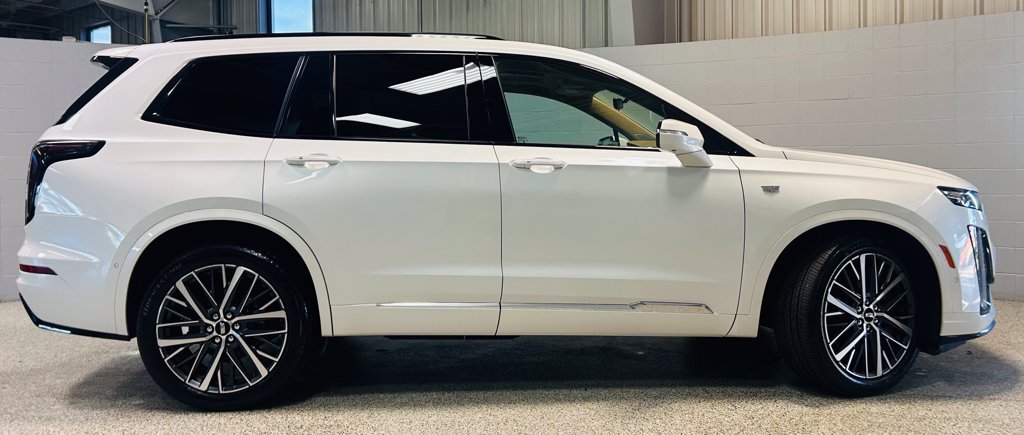 Used 2022 Cadillac XT6 Sport w/ Platinum Package AWD/4WD image 7