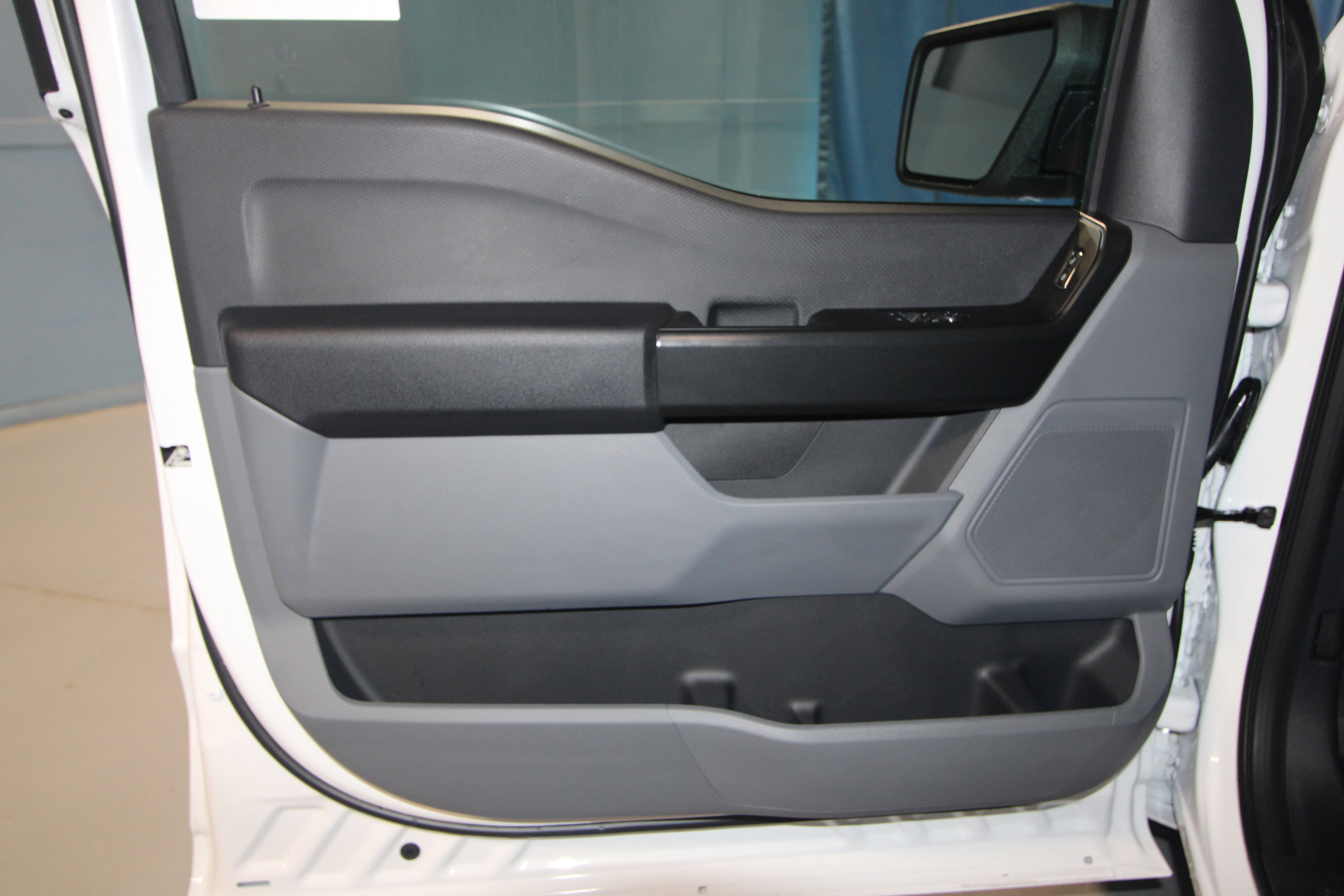 New 2025 Ford F150 XL w/ Equipment Group 103A High image 4