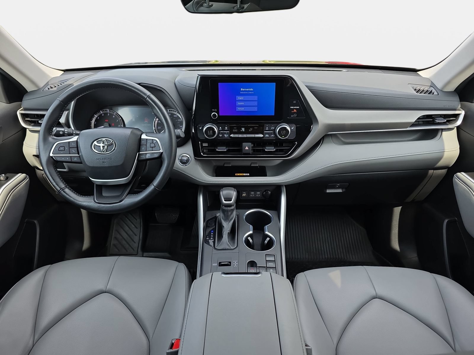 Used 2023 Toyota Highlander XLE FWD image 9