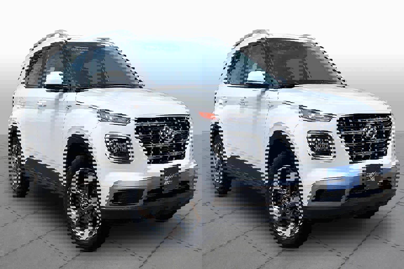 Certified 2021 Hyundai Venue SEL w/ Premium Package FWD image 3