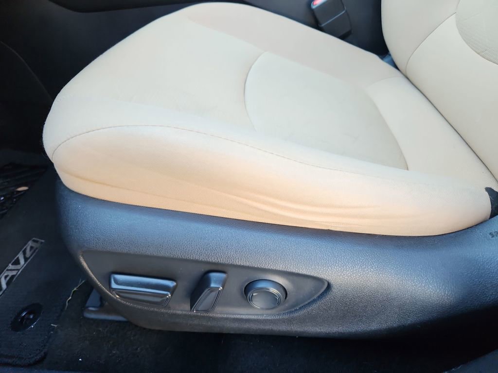 Used 2020 Toyota RAV4 XLE image 23