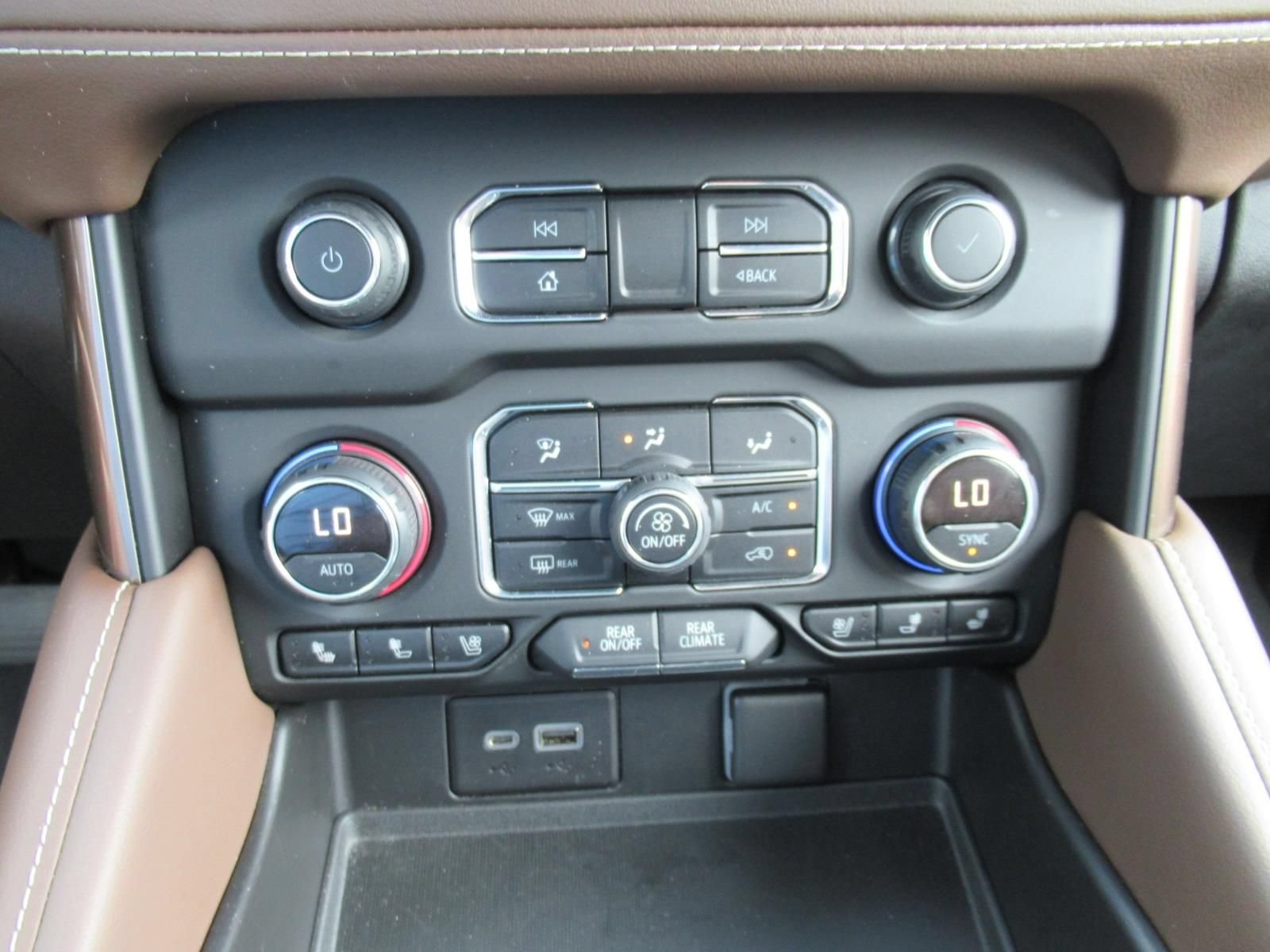 Used 2021 Chevrolet Tahoe High Country w/ Premium Package AWD/4WD image 28